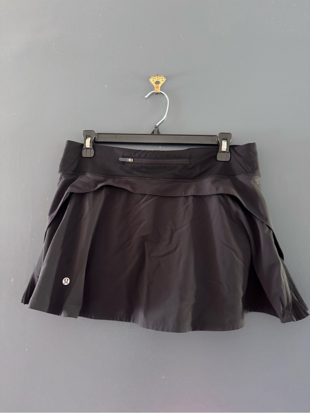 Lululemon athletica Black Athletic Skort skirt with Shorts Ruffle side Size 8